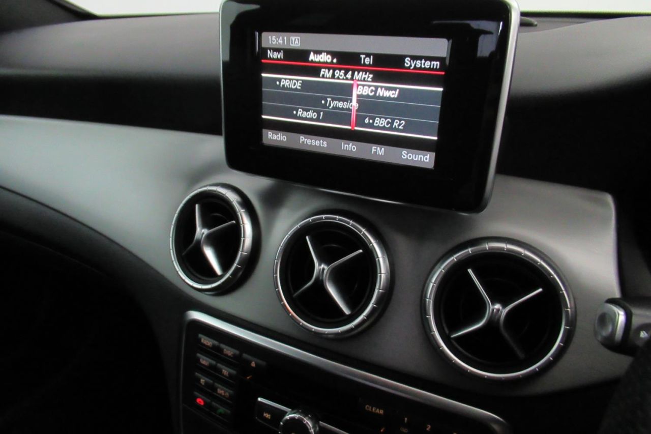 2014 MERCEDES-BENZ CLA 1.8 CLA200 CDI AMG SPORT 4d 136 BHP HK14RKJ - Image 11