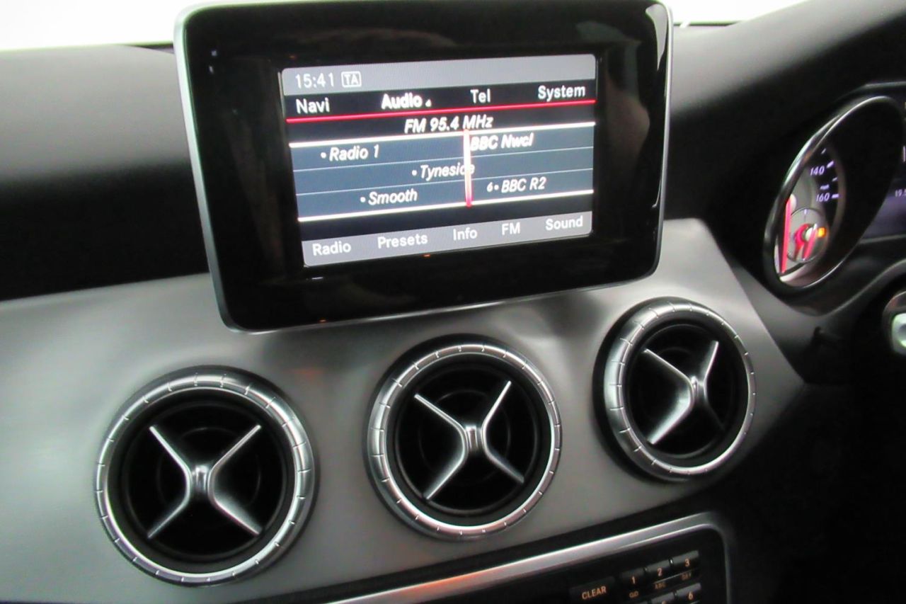 2014 MERCEDES-BENZ CLA 1.8 CLA200 CDI AMG SPORT 4d 136 BHP HK14RKJ - Image 13