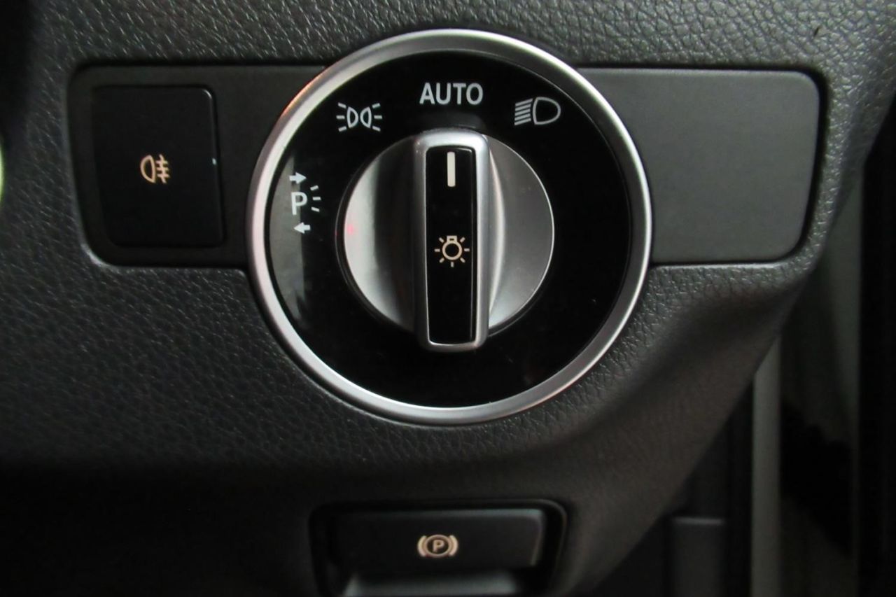 2014 MERCEDES-BENZ CLA 1.8 CLA200 CDI AMG SPORT 4d 136 BHP HK14RKJ - Image 16