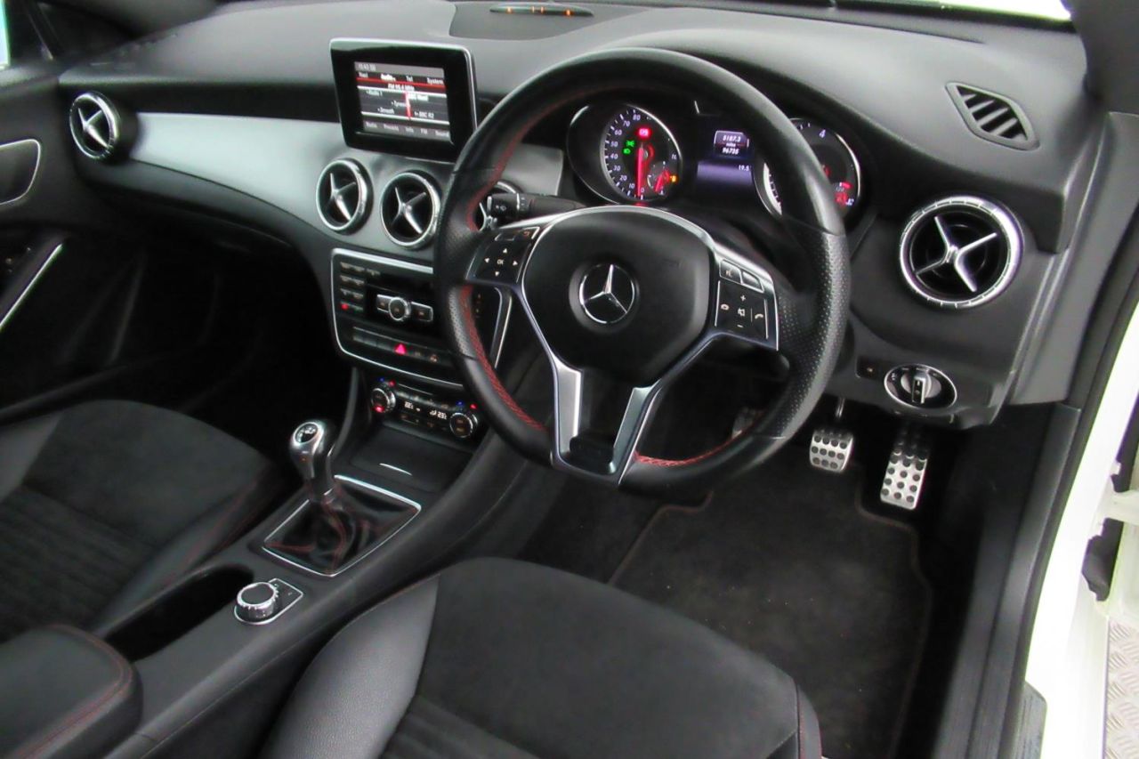 2014 MERCEDES-BENZ CLA 1.8 CLA200 CDI AMG SPORT 4d 136 BHP HK14RKJ - Image 17