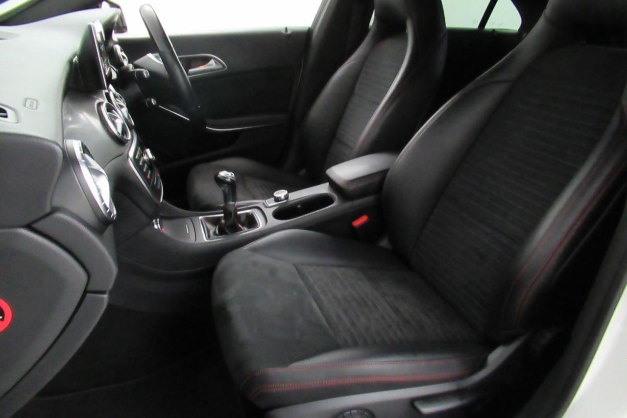 2014 MERCEDES-BENZ CLA 1.8 CLA200 CDI AMG SPORT 4d 136 BHP HK14RKJ - Image 21