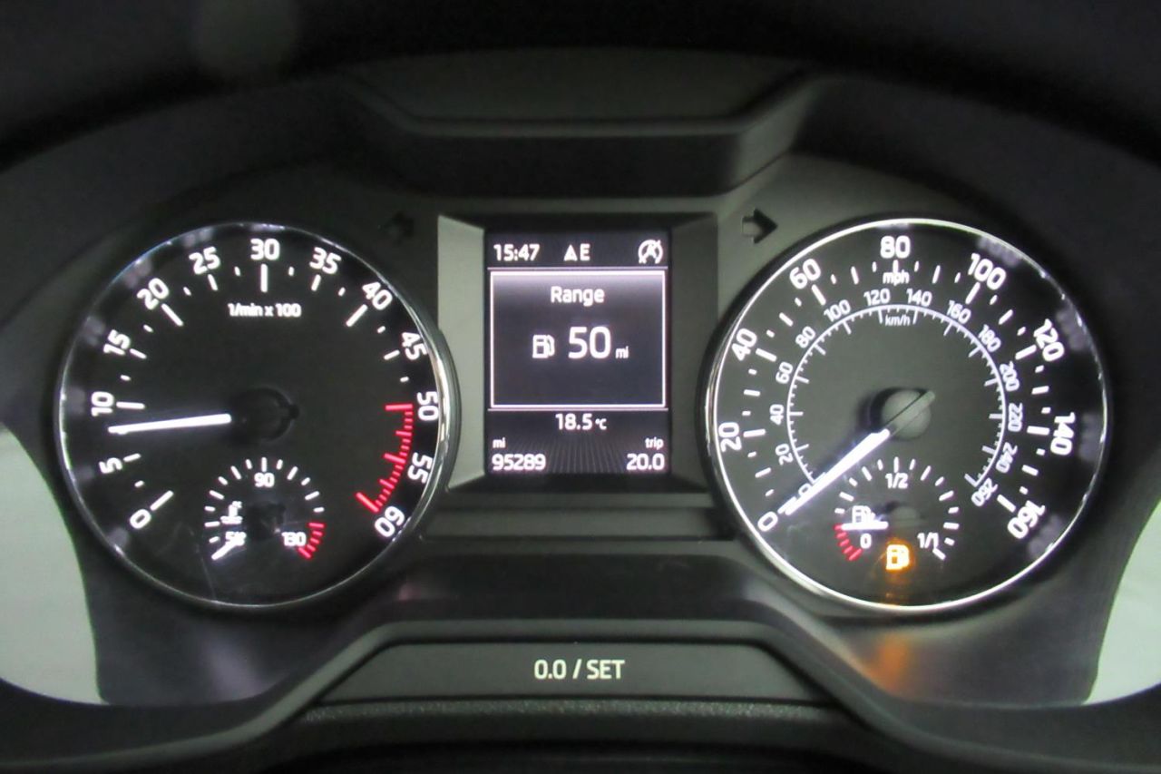 2014 SKODA OCTAVIA 2.0 ELEGANCE TDI CR 5d GJ14JHZ - Image 9