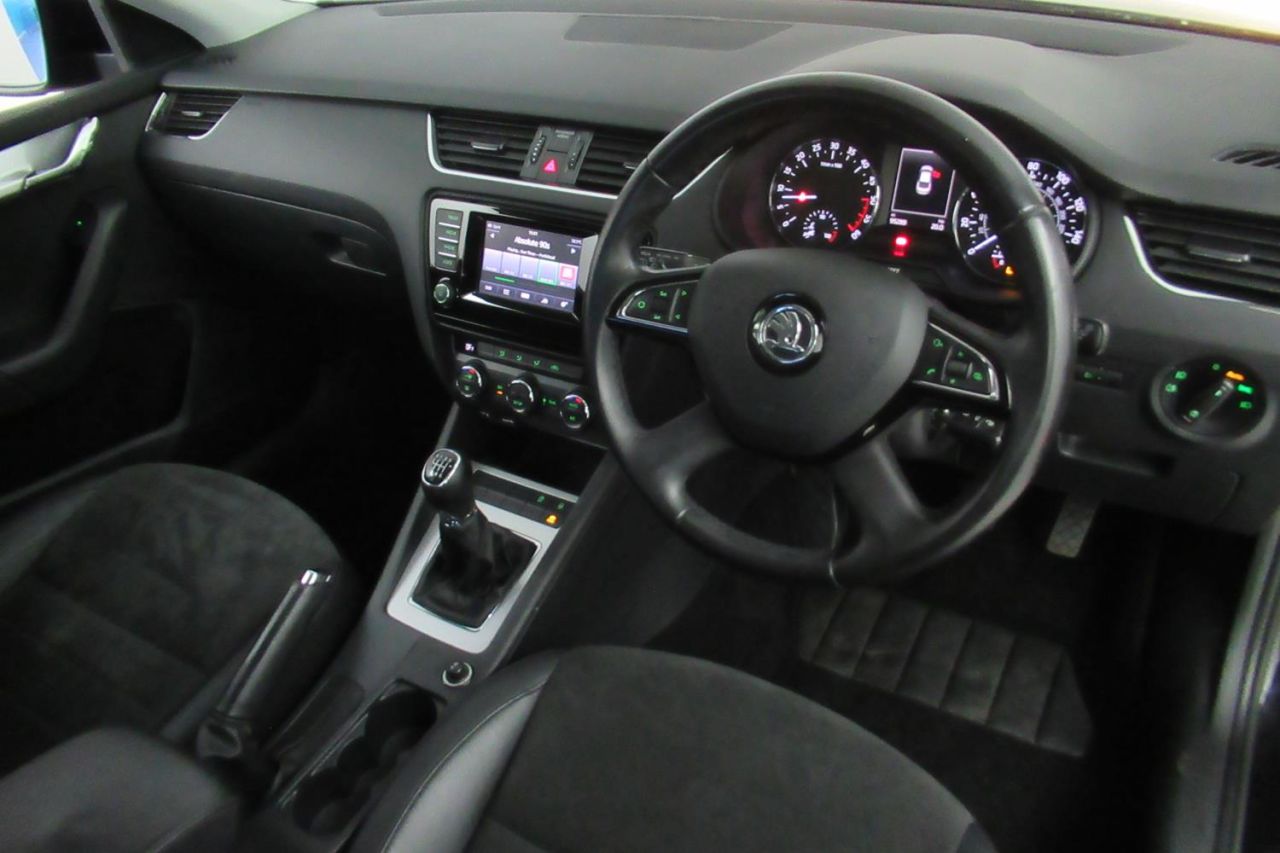 2014 SKODA OCTAVIA 2.0 ELEGANCE TDI CR 5d GJ14JHZ - Image 17