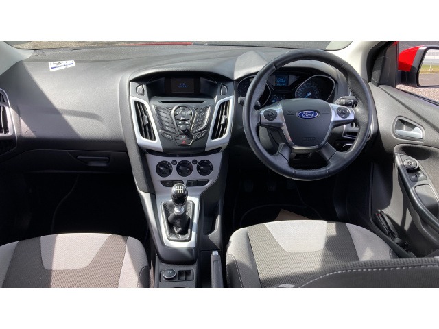 13 Ford Focus 1.0 125 Ecoboost Zetec 5Dr Petrol Hatchback NJ13BZL - Image 10