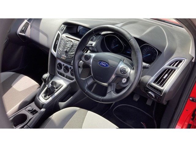 13 Ford Focus 1.0 125 Ecoboost Zetec 5Dr Petrol Hatchback NJ13BZL - Image 11