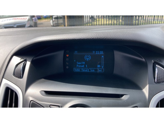 13 Ford Focus 1.0 125 Ecoboost Zetec 5Dr Petrol Hatchback NJ13BZL - Image 12