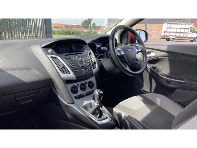 13 Ford Focus 1.0 125 Ecoboost Zetec 5Dr Petrol Hatchback NJ13BZL - Image 9
